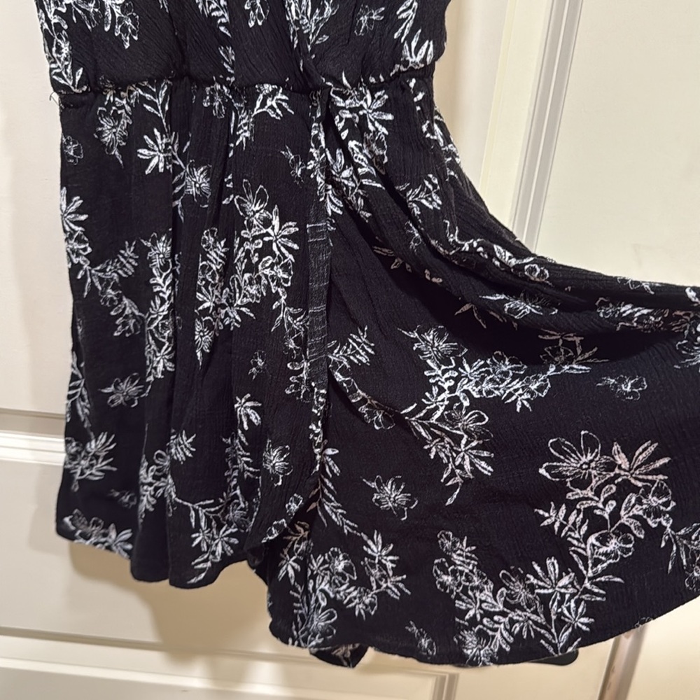 Romper - Picture 3 of 9